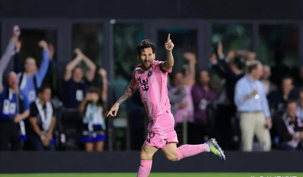 梅西官方宣布重返赛场新规，公牛引发争议！赛场气氛高涨的简单介绍