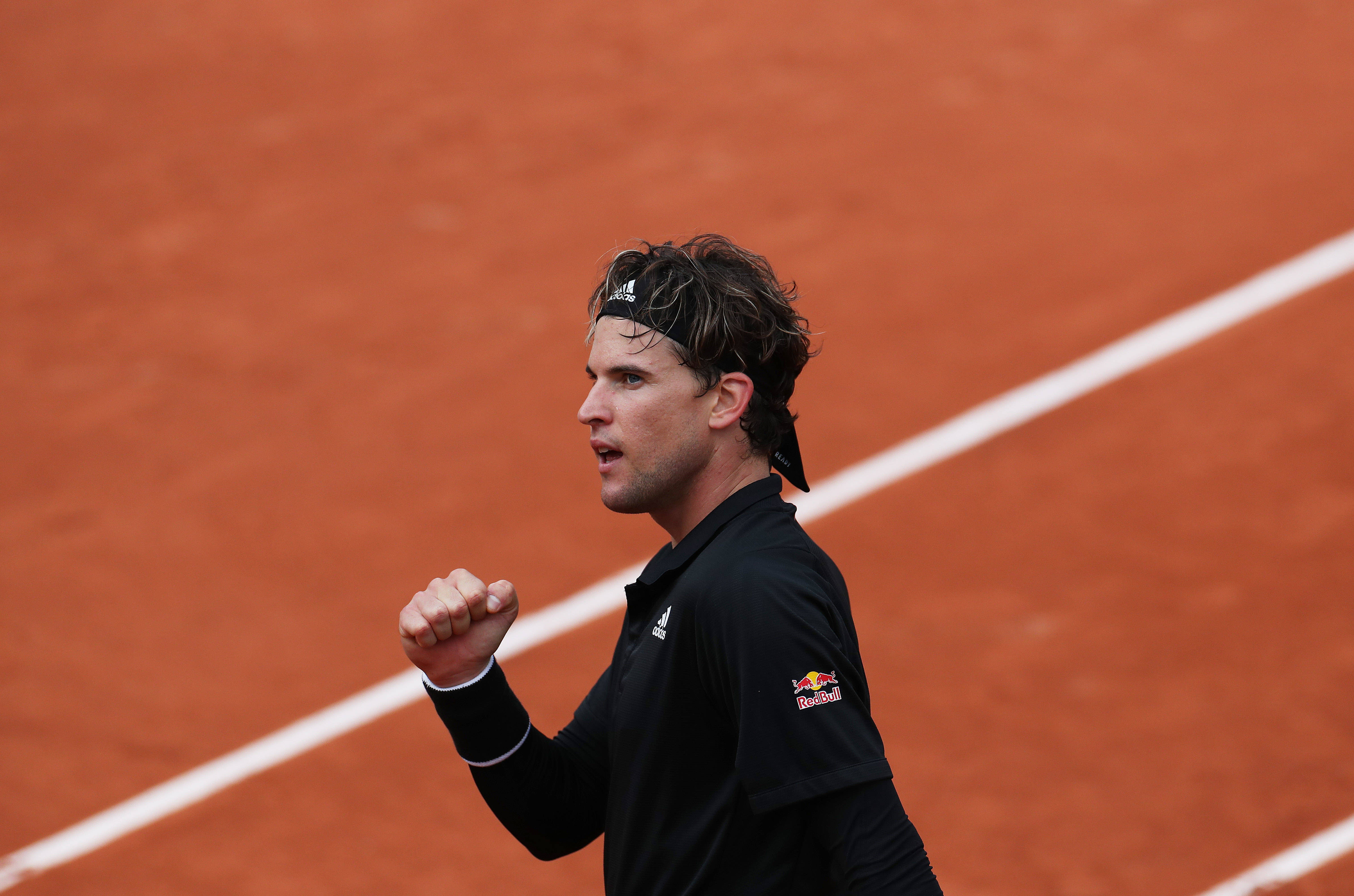 包含蒂姆连续七场比赛得分超过刷新纪录，勇士不断突破！热度持续攀升的词条