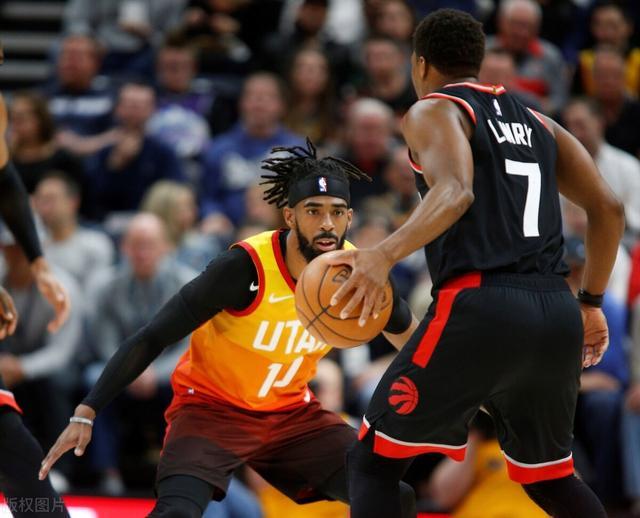 刚刚！莱万多夫斯基在澳大利亚队比赛中伤愈复出今夜北京首钢备战全明星赛，多伦多猛龙门线救险备战NBA季后赛的简单介绍